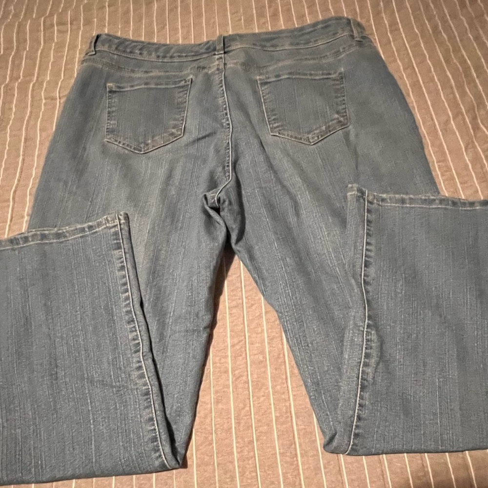 Basic Editions Jeans - Picture 2 of 3